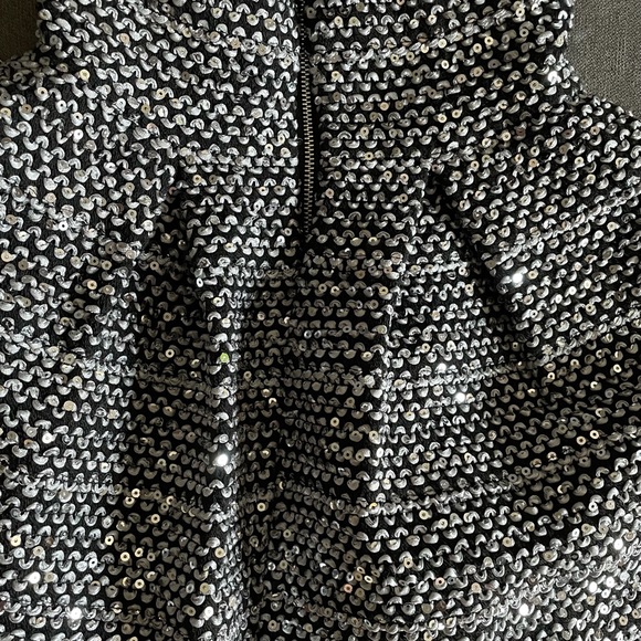 New! Designer skirt from Bloomingdale’s - Picture 5 of 9